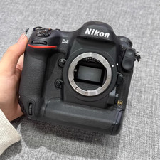 Near Mint Nikon D4 16.2MP FX Digital SLR Camera Body W/memory Card