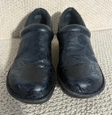 BOC Born Concept Black Clogs Women’s Sz 8M Peggy Floral Embossed Shoes Paisley