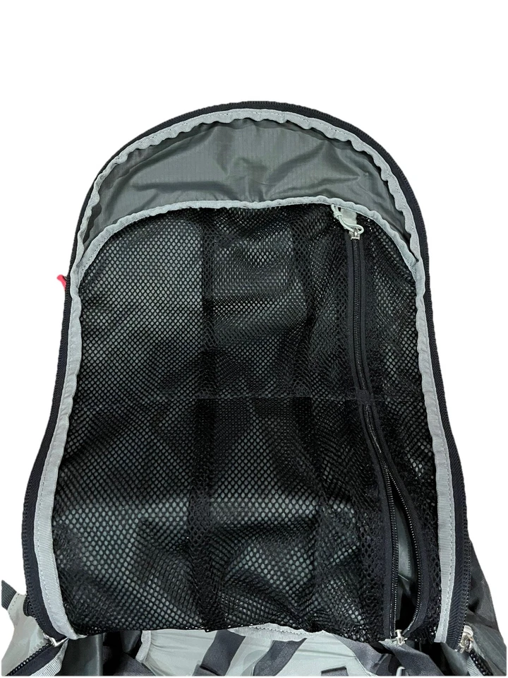 Mochila gris oscuro Osprey Farpoint 55 para hombre senderismo/viaje Foto 4 de 4