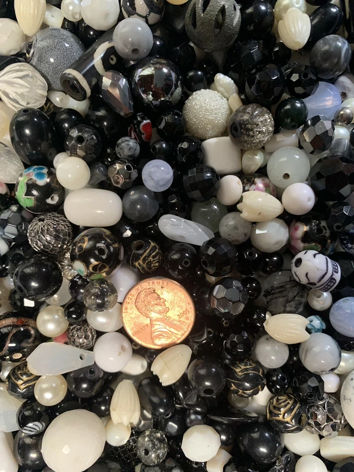 Mezcla de cuentas de cristal de piedra de vidrio vintage negro blanco y gris 350 + cuentas de más de 7 OZ Foto 4 de 4