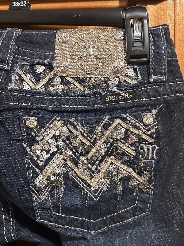 Miss Me Size 26 Signature Boot Cut 