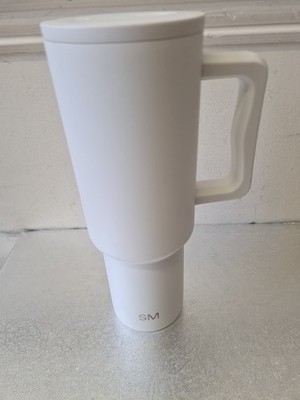 Einfacher moderner Becher 40 Unzen mit Griff und Strohhalm | Isolierter Edelstahl.