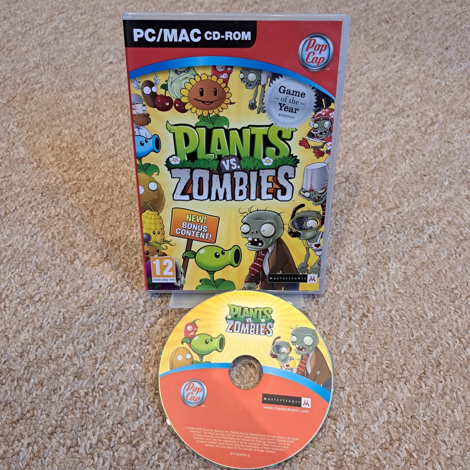 Plants vs. Zombies Game of the Year Edition PC/Mac Video Game Bonus Content NM