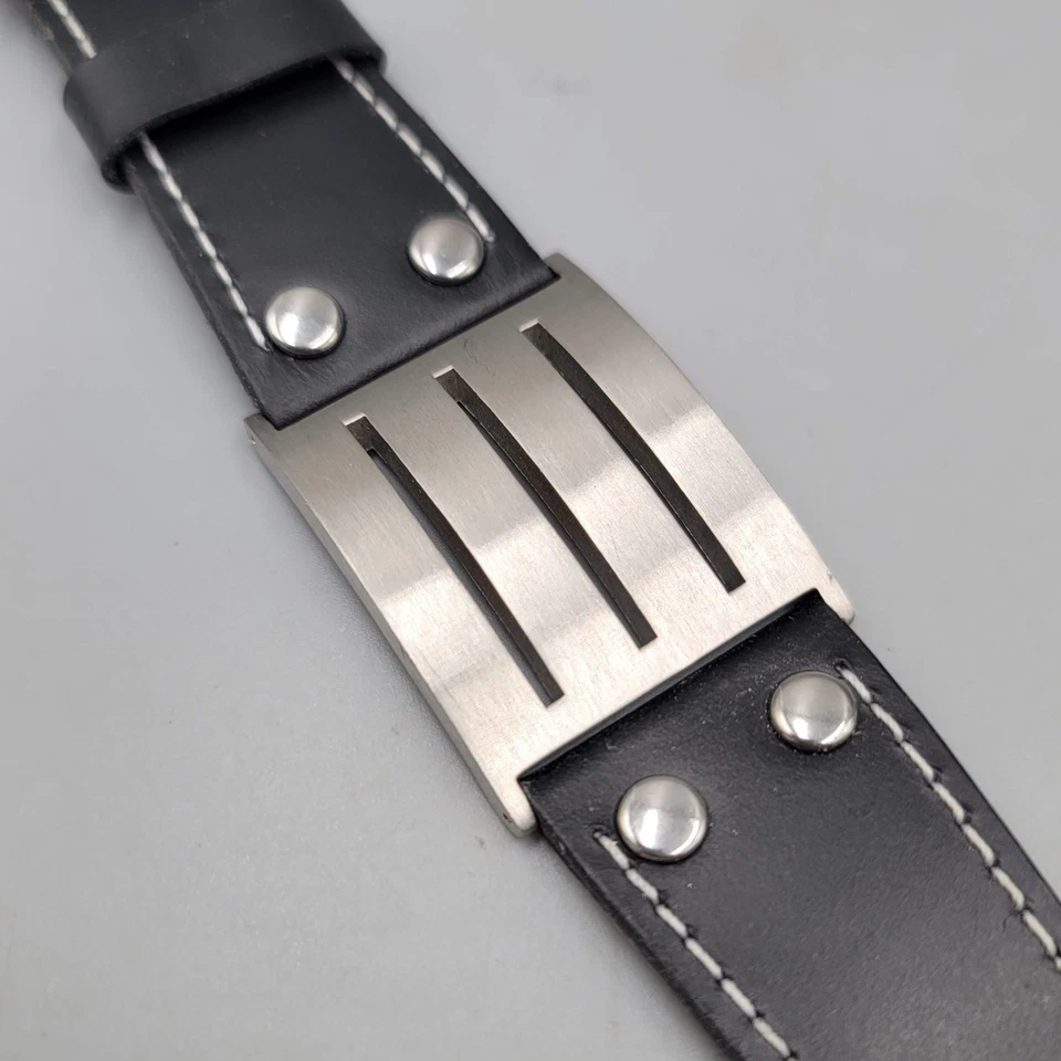 Pulsera de cuero negro cincel de acero inoxidable para hombre Foto 2 de 4