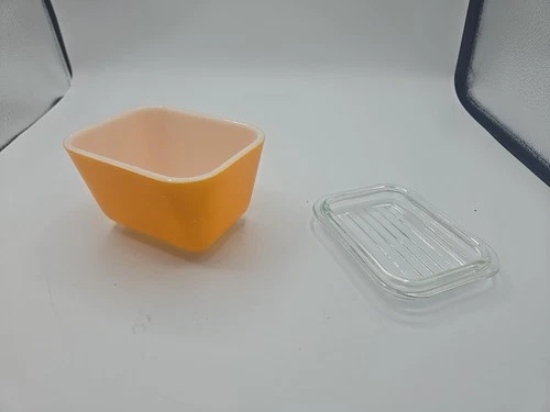 Vintage Pyrex Daisy Orange Refrigerator Dish #50 1½ Cup With Lid