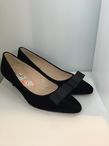 Jon Josef Designer Women’s black velvet 1.5” heels shoes with bow size 6 - Picture 2 of 3