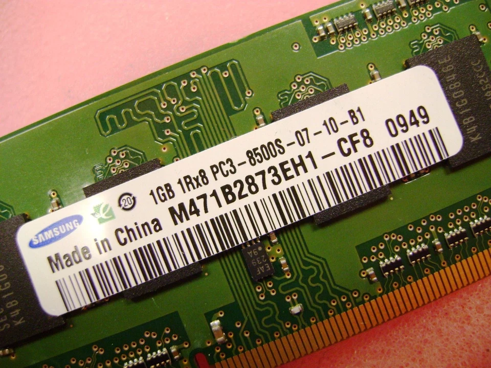 Toshiba 1GB PC3-8500 DDR3-1066MHz 204-Pin SoDimm Memory Module P/N K000085830 - Image 2 of 4