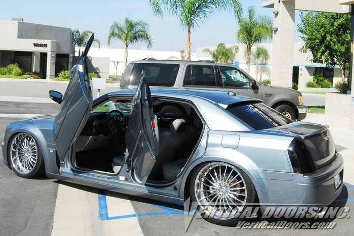 PORTAS LAMBO PORTA TRASEIRA CHRYSLER 300 2004-2010 Por Portas Verticais INC - Imagem 4 de 4