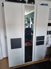 Jugenzimmer/ Kinderzimmer, Kleiderschrank, Tisch, Fernseh- und Aktenschrank