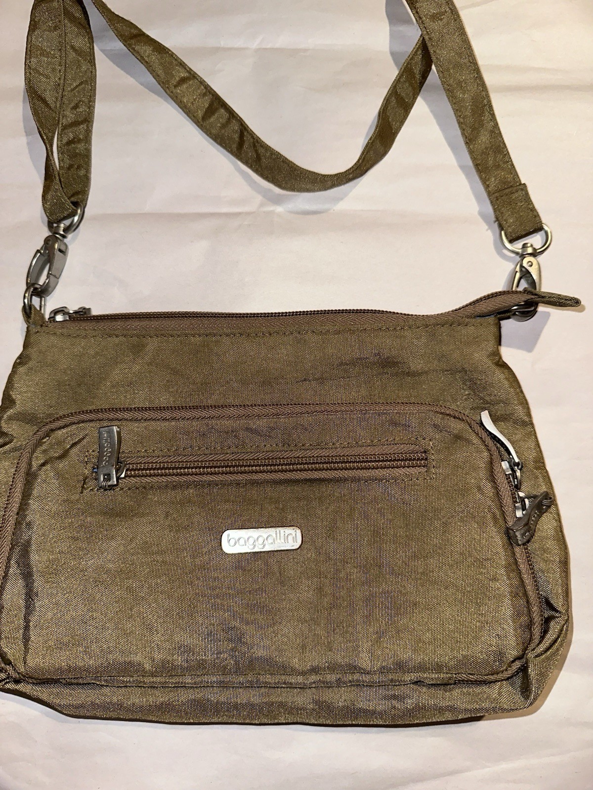 Baggallini Tan/Blue Medium Nylon  Bag with Multi Pockets Travel  Organizer