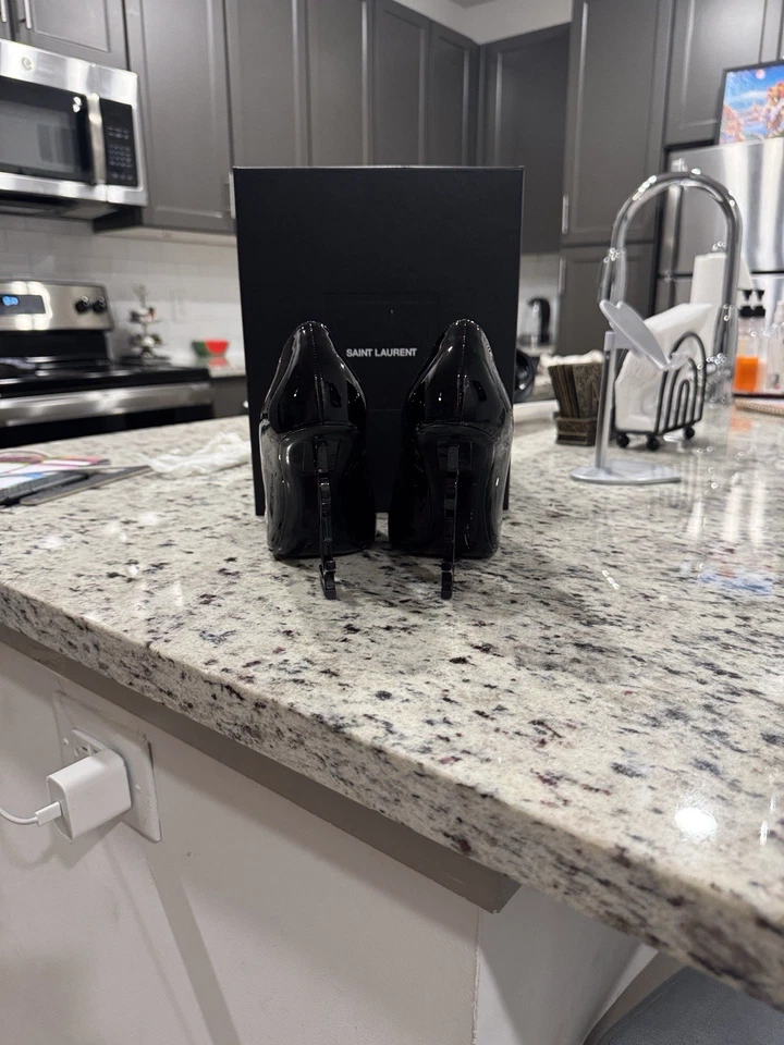 Zapatos de salón/tacones negros brillantes YSL para mujer talla 6 Foto 2 de 4