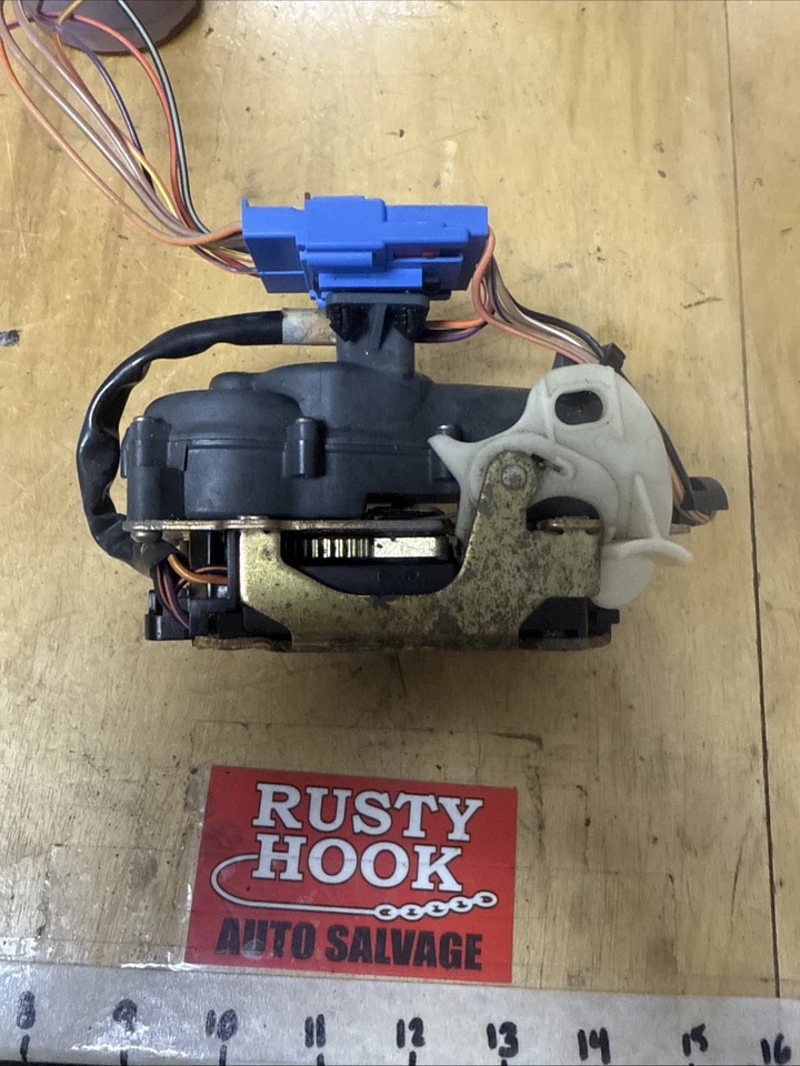 Chrysler Pacifica 2004-2008 OEM puerta levadiza pestillo motorizado (motorizado) 154089868358 Foto 2 de 4