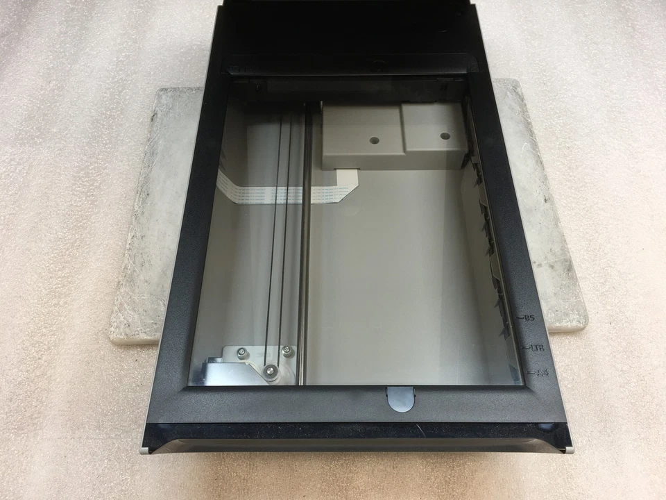 Canon CanonScan 9000F Flatbed Color Document Scanner 100V 50/60Hz - Image 2 of 4