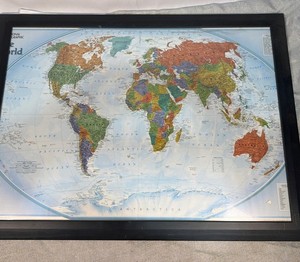 Framed 22,5x30,5’’National Geographic World Map August 2004
