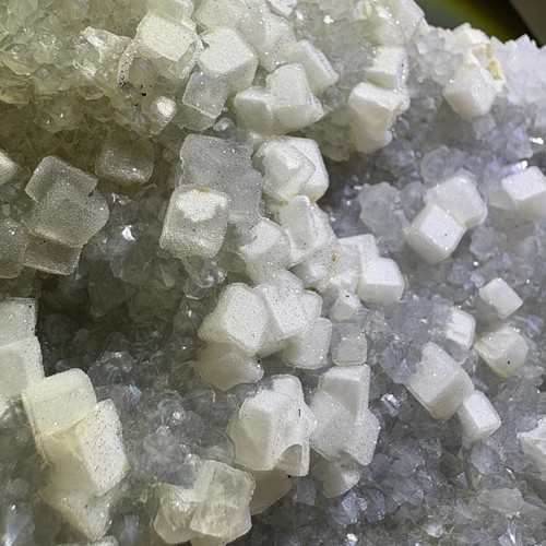 4 Pfund natürlicher Würfel Fluorit mit Quarz Mineral Probe Heildekoration - Bild 2 von 10
