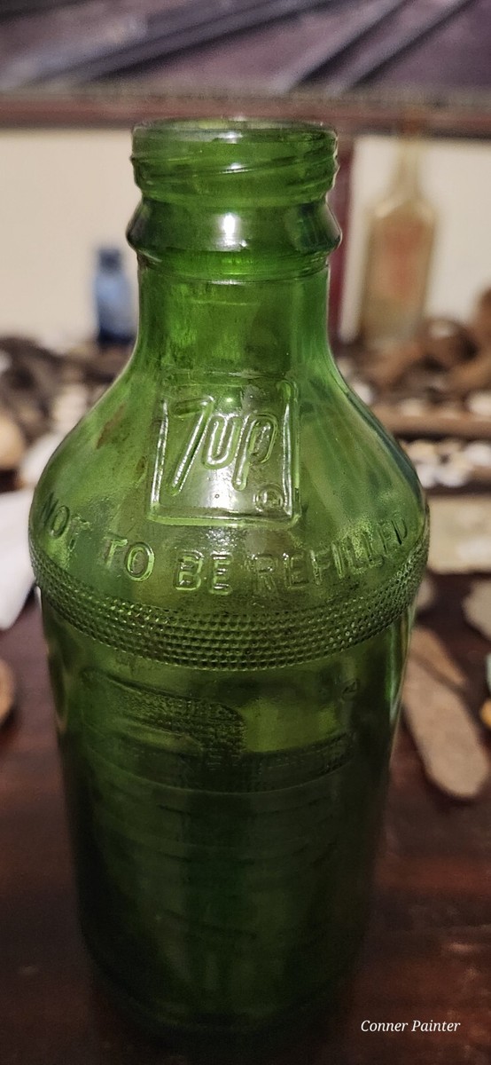 7UP ビンテージ Vintage 1973 Green Embossed 7UP 10oz Glass Soda Bottle