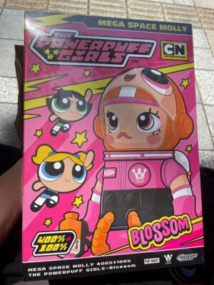 POP MART MEGA COLLECTION SPACE MOLLY THE POWERPUFF GIRLS POP MART MEGA COLLECTION SPACE MOLLY THE POWERPUFF GIRLS