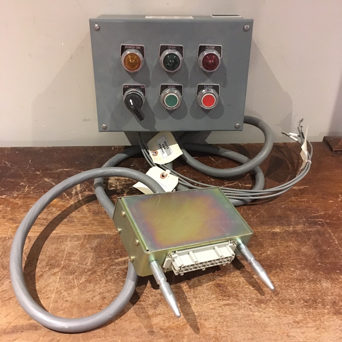 Square D 46007-488-51 Push Button Control Center Class 6055 120VAC