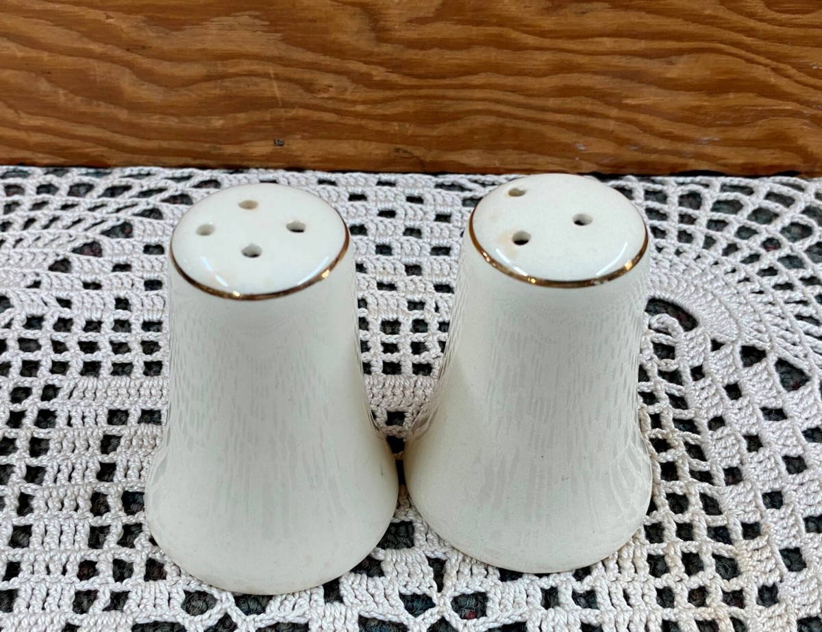 Vintage PRESIDENT John F. Kennedy & Jackie SALT and PEPPER SHAKERS