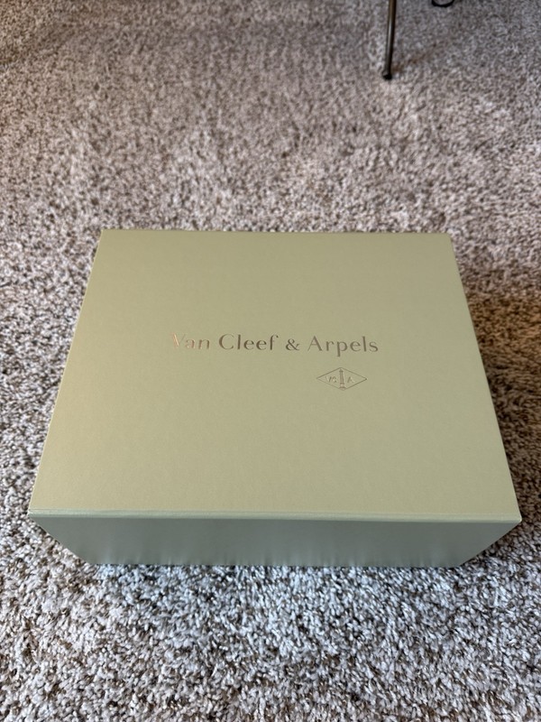 Van Cleef & Arpels Bracelet Box - Brand New, Ribbons, Envelopes, Original