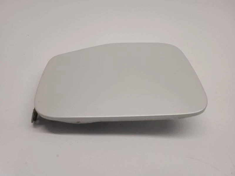 Puerta de llenado de combustible blanca Subaru Forester 2009-2013  Foto 2 de 4