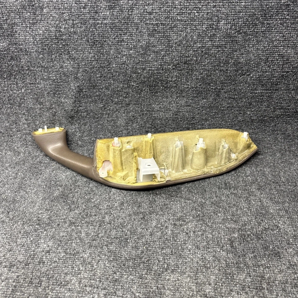 Reposabrazos izquierdo Toyota Sequoia 2001-2007 puerta del conductor reposabrazos beige bronceado OEM Foto 4 de 4