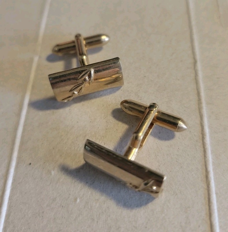 Vintage  Goldtone Cufflinks Fashion Jewelry -- Very Pale Color.