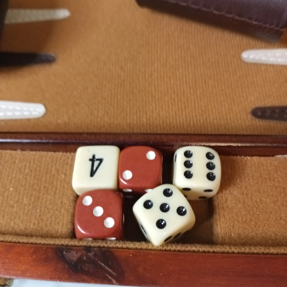 Pavilion Backgammon Set in Wooden Case - Complete - Toys r us - Image 4 of 4