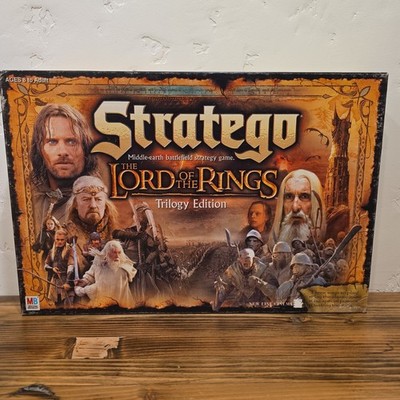 Stratego The Lord of the Rings Trilogy Edition - Board Game 2004 - Complete