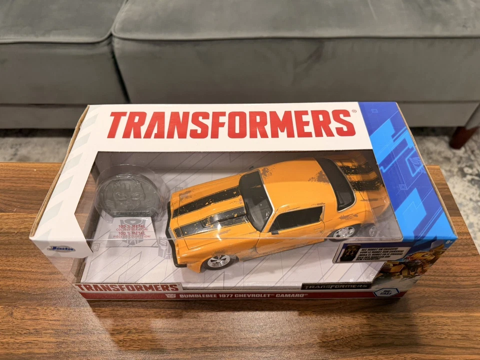 Bumblebee 1977 Chevrolet Chevy Camaro + Coin Transformers 1:24 JADA - Image 4 of 4