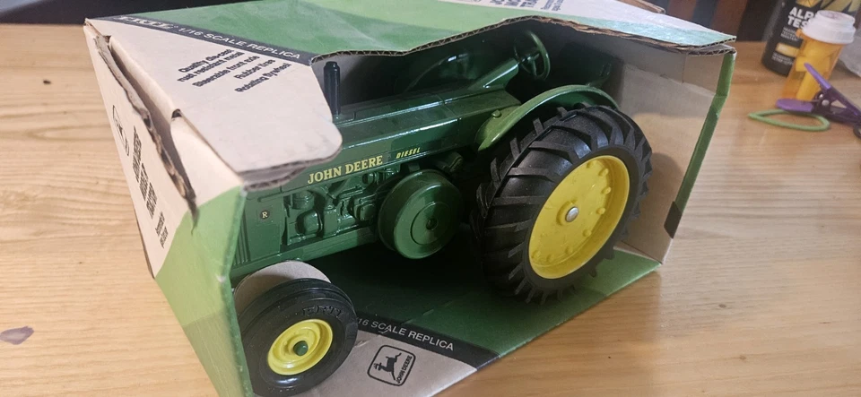 TRACTOR ERTL JOHN DEERE 1934 MODELO “A” ESCALA 1:16~ Foto 3 de 4