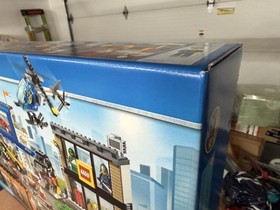 *NEW* LEGO CITY City Square (60097) Train Helicopter Copter Tow Truck Car Store