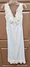 VINTAGE LEONA LIGHT BLUE 100 NYLON NIGHTGOWN SIZE 34