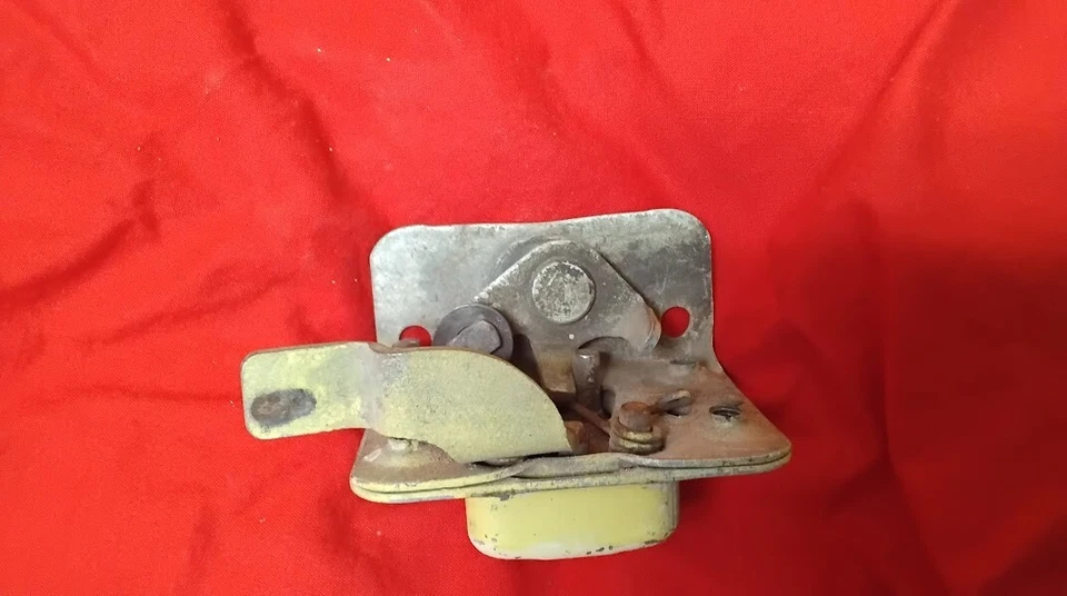 Pestillo de puerta International Late R & S modelo 1955-1957 lado del pasajero Foto 3 de 4