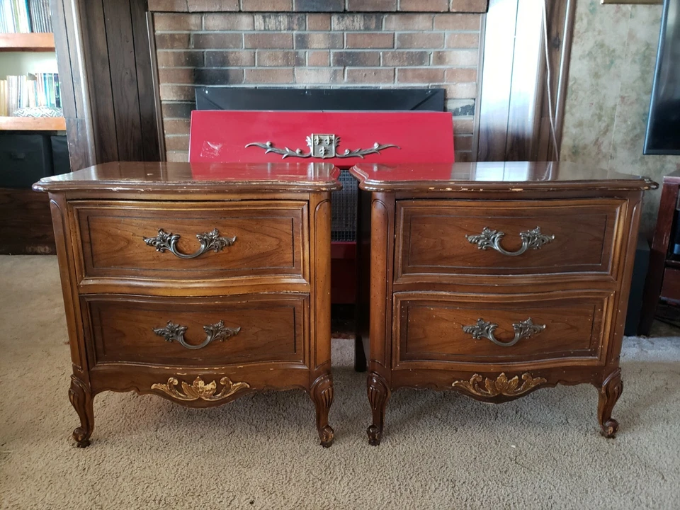 6 Piece - Vintage Dixie Solid Wood French Provincial Bedroom Set - Image 2 of 4