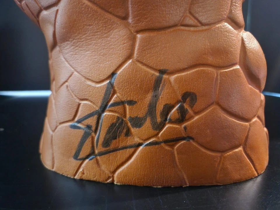 Manos Foam Thing autografiadas por Stan Lee autenticación por Stan Lee coleccionables Foto 2 de 4
