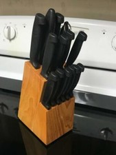 14 PC ASSORTED KNIFE SET WITH SHARPENER COMPLETE WITH WOODEN KNIFE BLOCK VGC