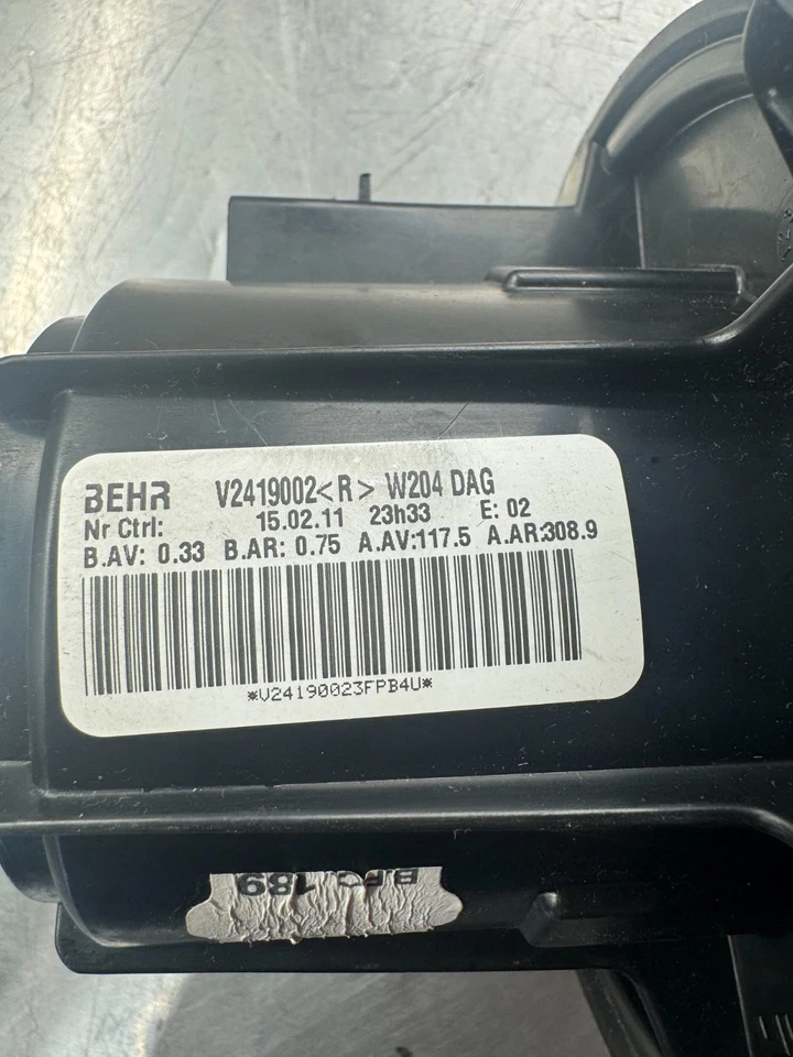 Вентилятор двигателя вентилятора отопителя и кондиционера купе Mercedes-Benz E550 2010-2011 годов выпуска от оригинального производителя V2419002 - Изображение 4 из 4