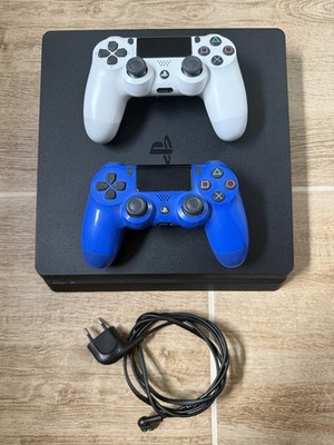 PS4 Slim 1TB Schwarz, Inkl. 2 Controller, sehr guter Zustand 