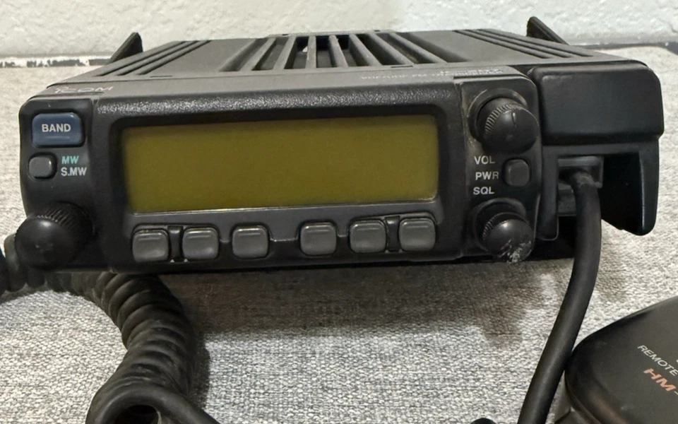 Radioaficionado Icom IC-207 VHF UHF FM transceptor móvil Foto 2 de 4