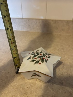 Holly Yuletide Star-Shaped Porcelain Christmas Decorative Box with Holly Lid