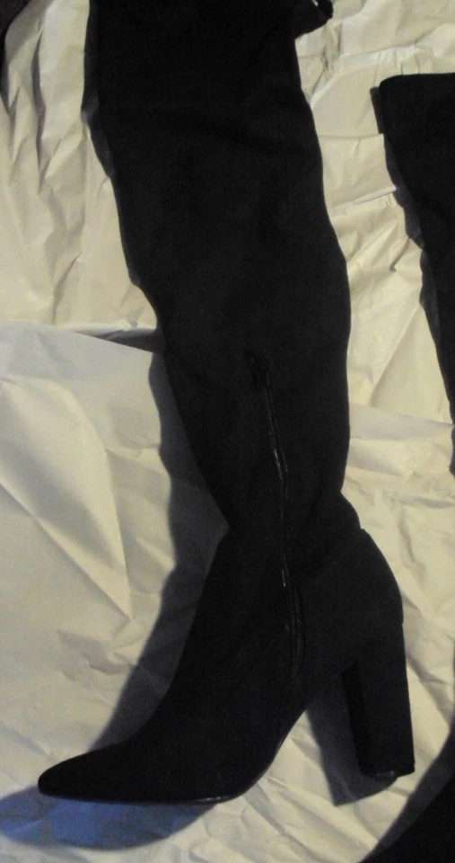 Botas hasta el muslo talla 9 gamuza negra tacón 3" marca bambú Foto 2 de 4