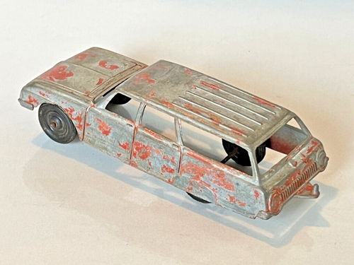 Tootsietoy #01049 1962 Ford Station Wagon - Picture 2 of 8