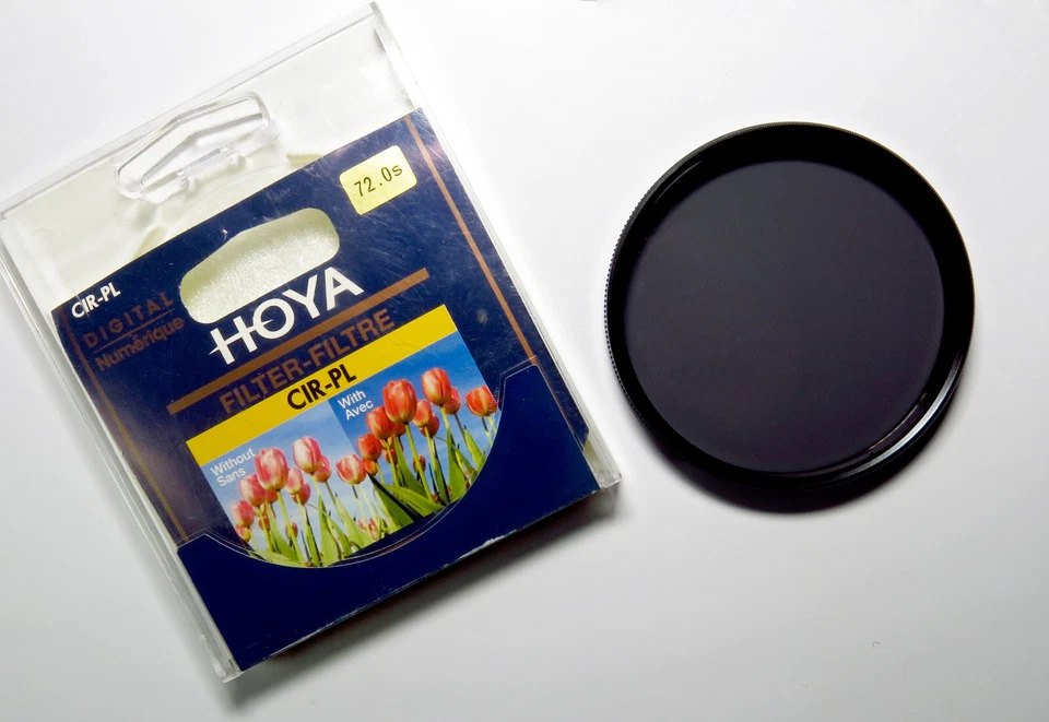 Hoya 72 mm Circular Polarizer Filter in Excellent Condition - Image 2 of 3
