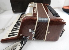 STRADIVARIUS PIANO ACCORDION 24 WHITE 17 BLACK KEYS 120 BUTTON POLKA DAUGHTERS