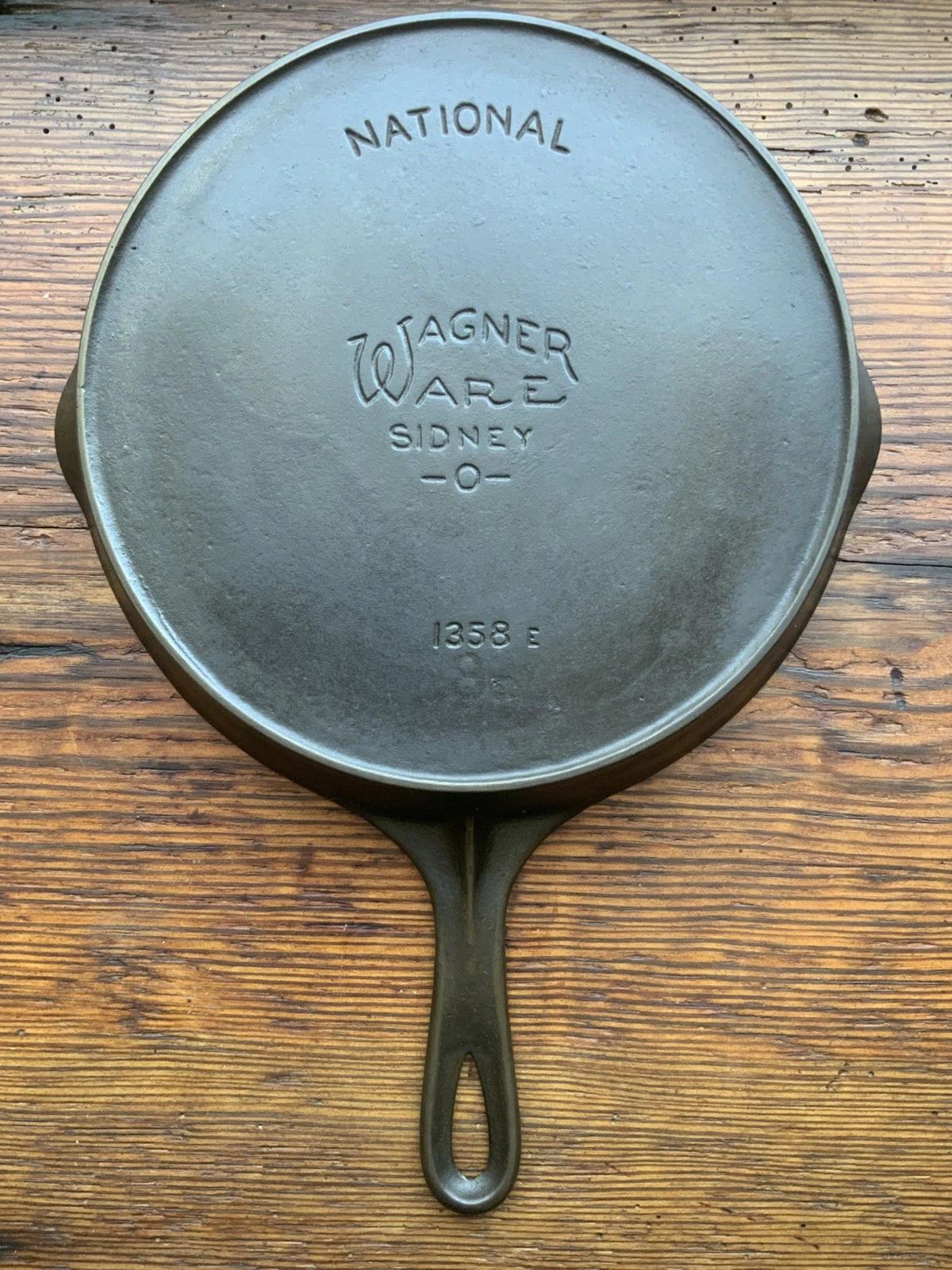 National WagnerWare No 8, 1358E, Cast Iron Skillet with 8c Ghost mark, Restored
Opens in a new windo