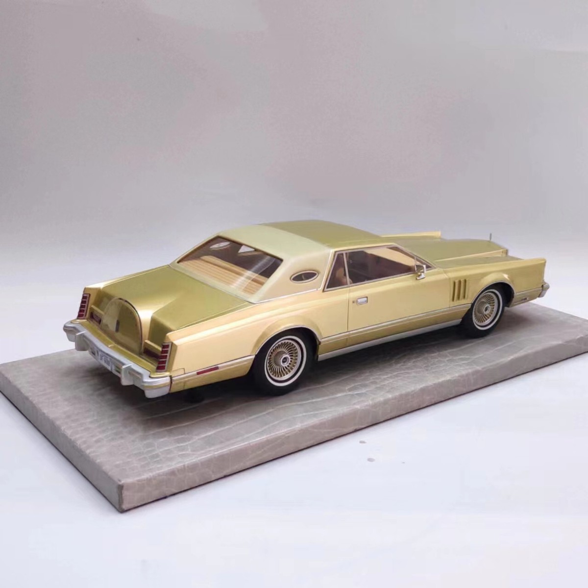 1/18 LINCOLN Continental Mark V 1979 gold | eBay