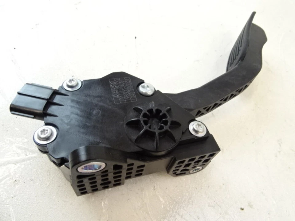Lexus GX460 Pedal, Acelerador Gas 78110-350020 Foto 2 de 3