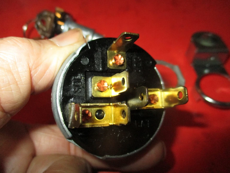 Chevrolet Impala Bel Air Biscayne-WAGON 1959-1960 INTERRUPTOR DE ENCENDIDO Y LLAVE Foto 3 de 3