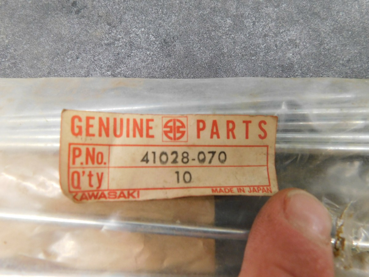 Kawasaki NOS Rear Right Outer Spoke Assy (10) KD KE KS KX 74-83